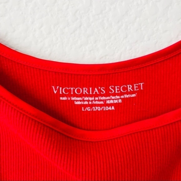Victoria’s Secret Ribbed Spaghetti Strap Cropped Cami Lettuce Hem Top - Picture 5 of 8